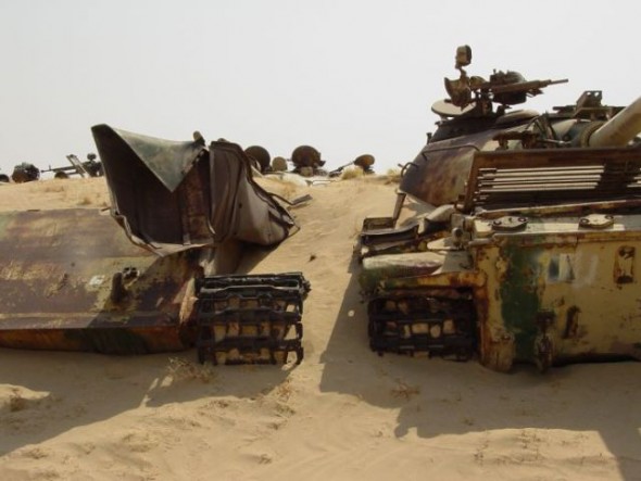 a_mass_graveyard_of_tanks_in_kuwait_640_03