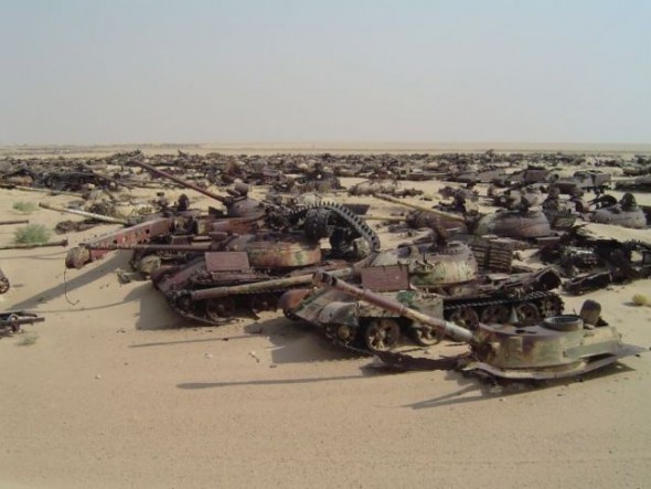 a_mass_graveyard_of_tanks_in_kuwait_640_07