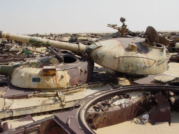 a_mass_graveyard_of_tanks_in_kuwait_640_08