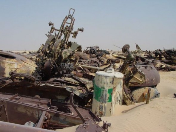 a_mass_graveyard_of_tanks_in_kuwait_640_11