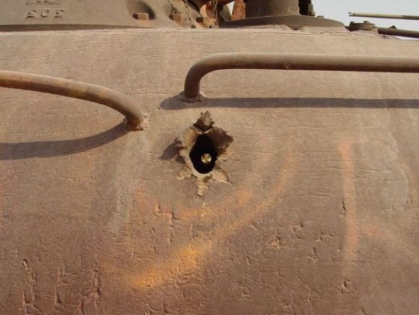 a_mass_graveyard_of_tanks_in_kuwait_640_15