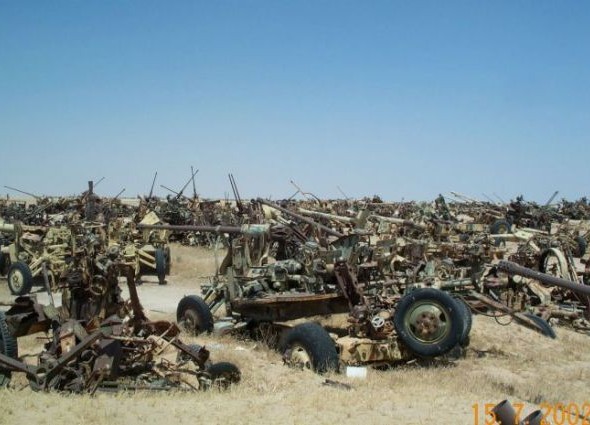 a_mass_graveyard_of_tanks_in_kuwait_640_18