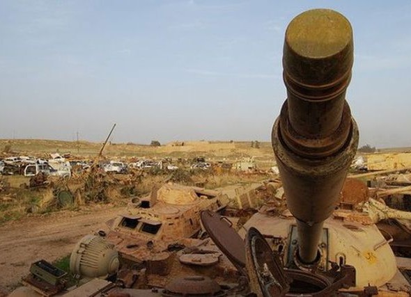 a_mass_graveyard_of_tanks_in_kuwait_640_21