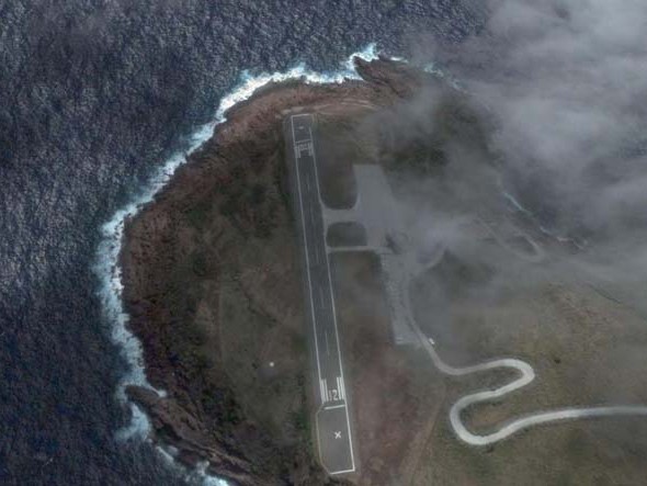 15-5-Juancho-E-Yrausquin-Airport-Saba-Netherlands-Antilles-4