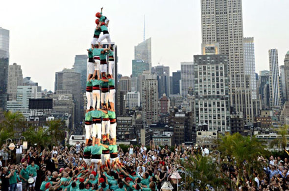 human_beings_doing_extraordinary_things_640_15 human tower