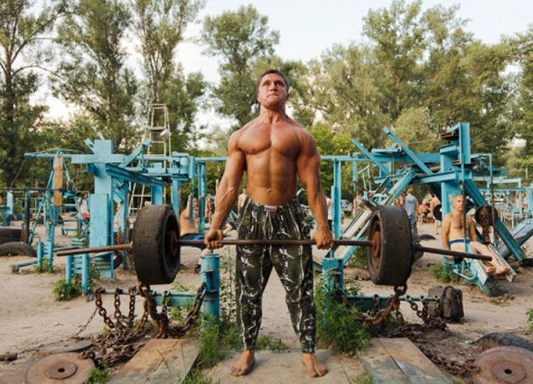 human_beings_doing_extraordinary_things_640_19 hardcoree gym
