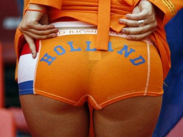 a_bit_of_bum_fever_for_the_fifa_world_cup_640_21
