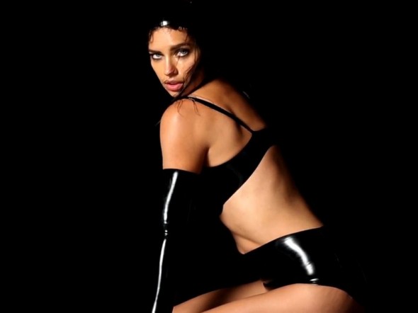 Adriana-Lima-Topless-Screencaps-for-Pirelli-Calendar-2015-01