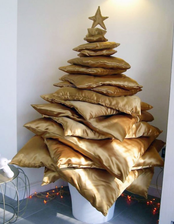 #59 Pillow Christmas Tree
