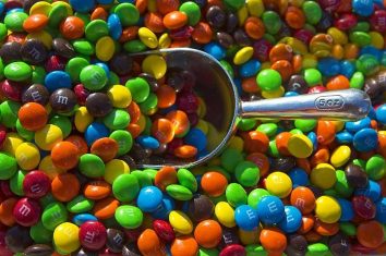 M&M-BOMBONE-KILAZA-DOBRO-JE-ZNATI-RADIO-PINGVIN