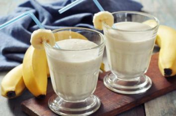 milksejk-banana-mamurluk-dobro-je-zbnati-radio-pingvin